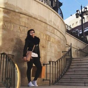 Meet your Posher, Cassandra